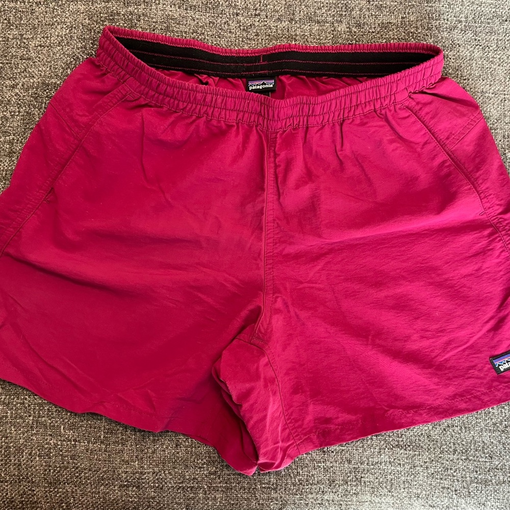 Patagonia 4 inch Baggies Women’s size Small Pink